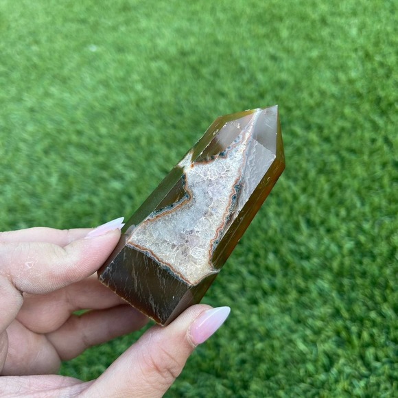 Carnelian Tower - Picture 1 of 12